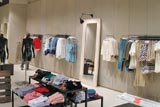 Tienda de ropa decorada con microcemento en Barcelona